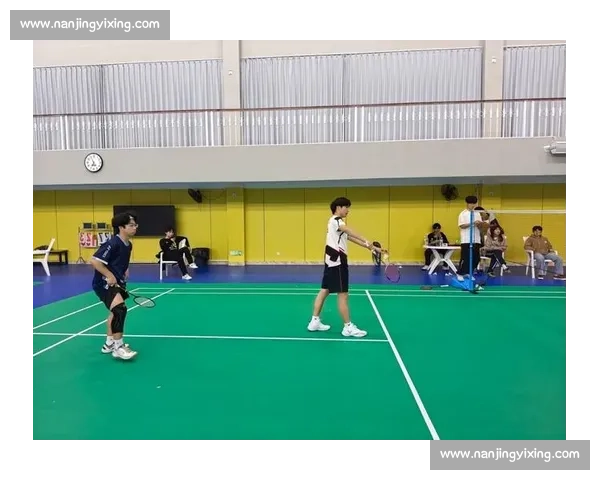 汗水与欢笑交织的赛场记忆我的羽毛球比赛感悟与成长心得