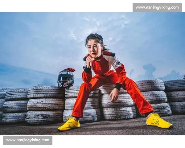 终点线前最后半秒逆转夺冠的赛车手点燃全场热血传奇之夜时刻